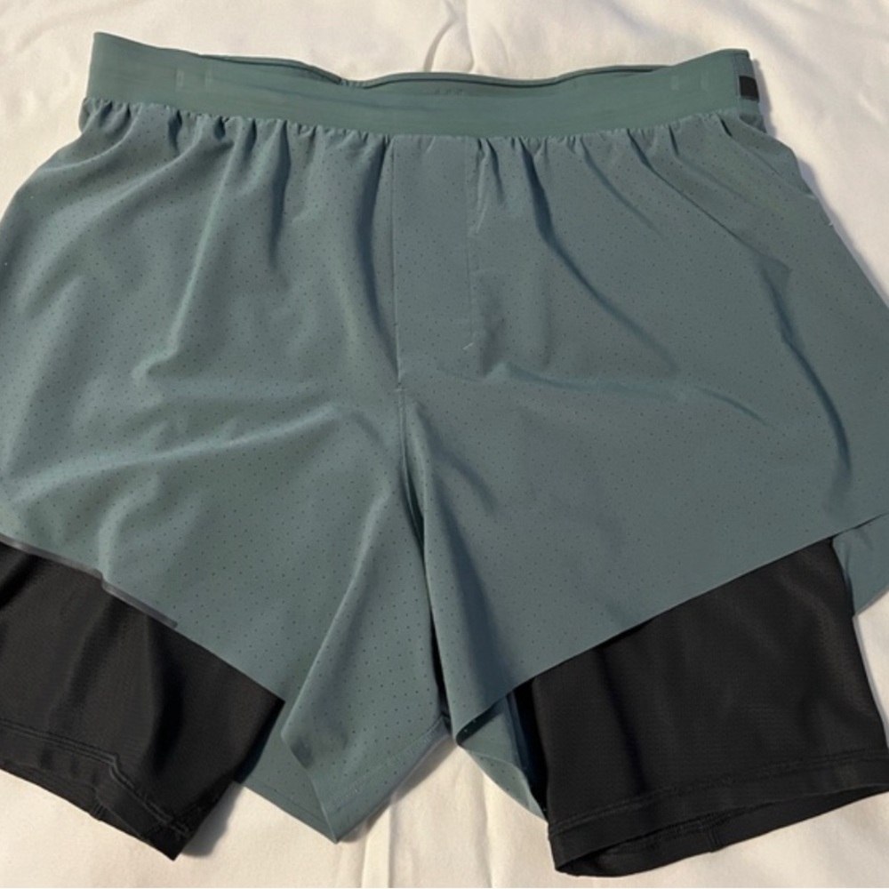 New Lululemon lightweight lined run shorts
